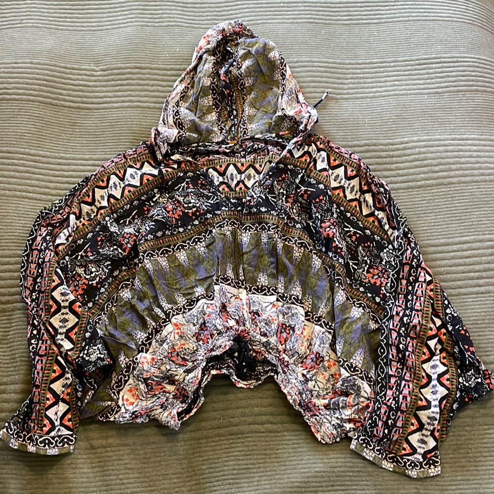 Free People lightweight patterned quarter sleeved shirt with hood, size XS/S